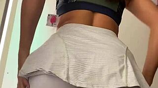 Esposa Heyya Troca De Roupa No Provador Do Shopping