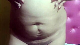 Watch Daniela finger herself? She's a horny MILF masturbating alone!