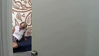 masturbating jasmine gets a big cock to play with 😜