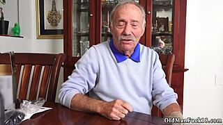 i can’t believe my first time with this blonde teen pussy!