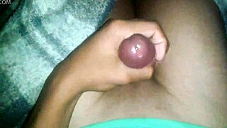 tocando mais uma punheta sozinho