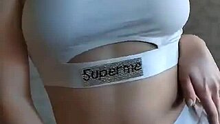 Yasyapasha20 shows off her beautiful ass and gives sexy blowjob in this update