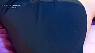 me encuentro a mi hermanastra en su habitacion la follo duro como a ella le gusta