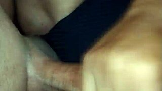 girlfriend gives handjob leading to cumshot 😏