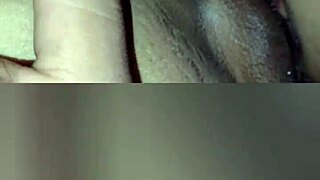 लैटिना की चूत डिल्डो से ड्रिल करवाना चाहती