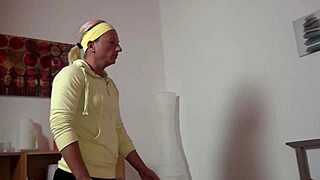 Housewife Blows and Deepthroats Monster Cock in Hardcore Amateur Scene