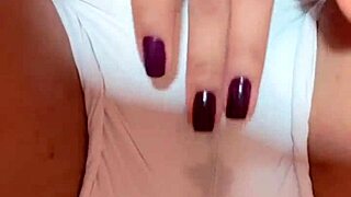 me masturbei and left my bucetinha all open just with fingers come check