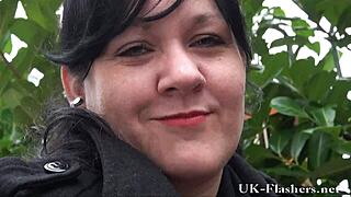 Andreas dares outdoor flashing 😏