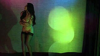 lesbian cyber sex game turns live with girlfriends