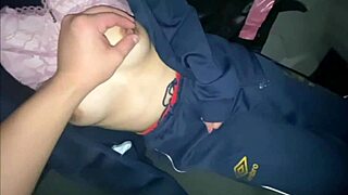 Hey, check out this japanese couple fucking in the car at midnight! 😘