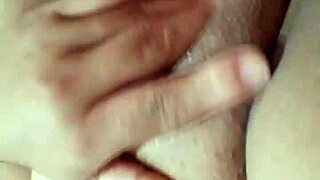 The delightful Gostosa indulges in self-pleasure before reaching climax