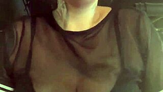 fui pra academia s� de suti� fiquei toda molhadinha at� no meios das pernas escorria