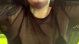 fui pra academia s� de suti� fiquei toda molhadinha at� no meios das pernas escorria