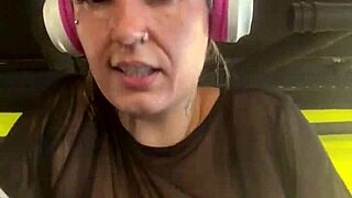 fui pra academia s� de suti� fiquei toda molhadinha at� no meios das pernas escorria