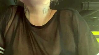 fui pra academia s� de suti� fiquei toda molhadinha at� no meios das pernas escorria