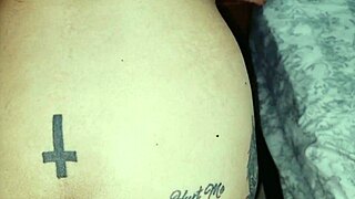 follando en casa de unos amigos con intensidad