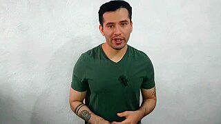 Can you believe the virgin twink sucked his coworker's huge 21cm cock in the office?