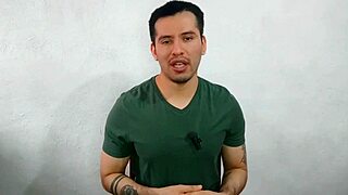 Can you believe the virgin twink sucked his coworker's huge 21cm cock in the office?