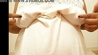 Madhypradesh girl reveals her big boobs in casual show