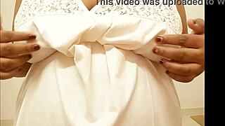 Madhypradesh girl reveals her big boobs in casual show