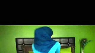 i watch cute arab hijabi twerk her big sexy ass