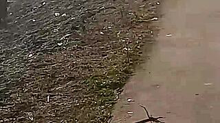 Indian aunt's public pee session in Surat