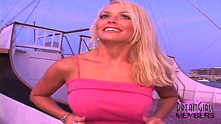 omg, saw this smokin hot blonde flashin and peein outside