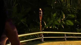 ओरिएंटल बेब नंगी होकर मूव्स से तड़का लगाती है