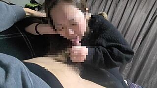 japanese wife delivers an intimate oral session at home