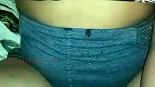 Teen Masturbates Pussy With Desire