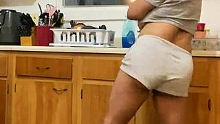 Anna Maria washing dishes and dancing sexy in part II 😍