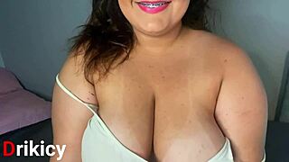 Joi humilhando o punheteiro de pau pequeno at� ele gozar