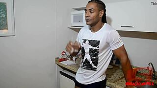 Amiga safada gives her big ass to lady milf and murinho at night