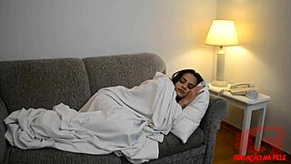 Amiga safada gives her big ass to lady milf and murinho at night