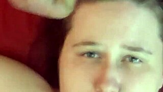 एमेच्योर लड़की का चेहरा माल से नहलाया