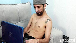 sentando nos 23 centímetros de piroca do meu amigo