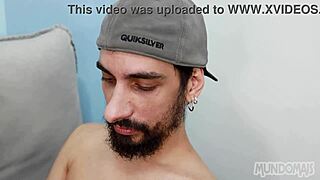 sentando nos 23 centímetros de piroca do meu amigo