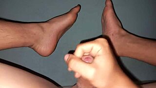 I masturbate to twink's feet fetish with lots of cum