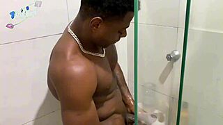 ruivinha invited me to stretch her ass and it opened up wide as she moans