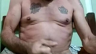 Vontade de Gozar: Close-Up Sexy Gay Encounter Unfolds Intimately