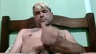 Vontade de Gozar: Close-Up Sexy Gay Encounter Unfolds Intimately