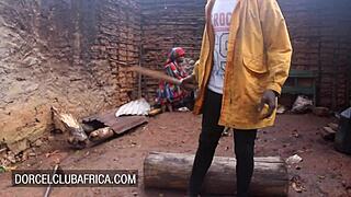 brunette ebony hooks up with stranger for doggy and fisting 😏