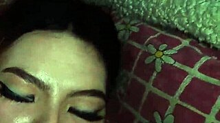 La novia de mi hermano entró a mi cuarto para que me corriera en su culo