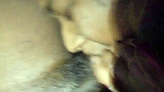 कार में स्लॉपी बीबीसी चूसाई