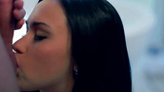 Wow, I want a blowjob like this milf's handjob and facial! 😍