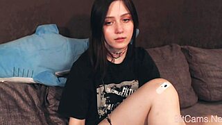 teen webcam babe masturbates with dildo on cam