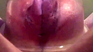 अनबिलीवेबल! उसकी स्वोलन चूत हार्ड और डीप पंप्ड होती है!