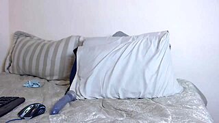 Brunette Ema Pink Shines in Latina Scene with Natural Curves