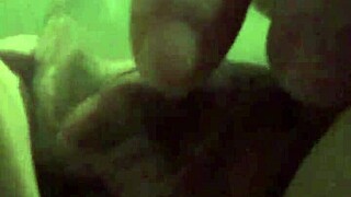 अनबिलीवेबल! उसकी स्वोलन चूत हार्ड और डीप पंप्ड होती है!