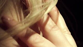 heeled babe kissing 😘